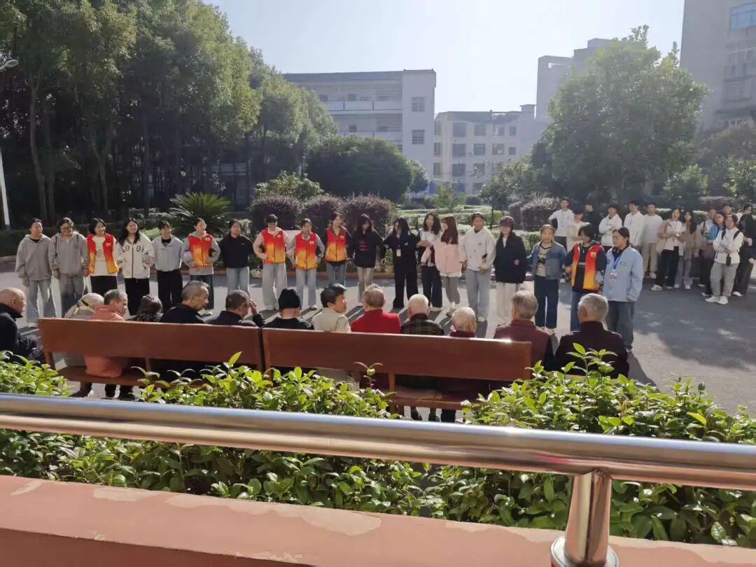 商学院青年志愿者协会联合外国语学...