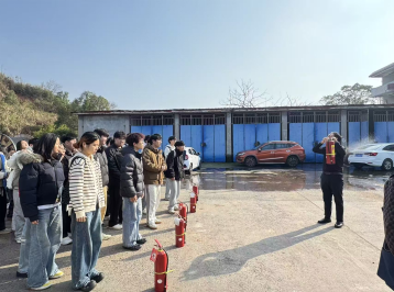 筑牢安全防线 守护平安校园  ——商...